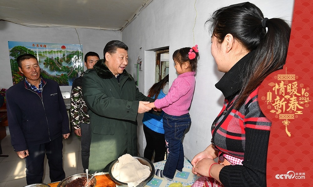2017年1月24日，習(xí)近平總書記在河北德勝村村民徐學(xué)海家中看望。