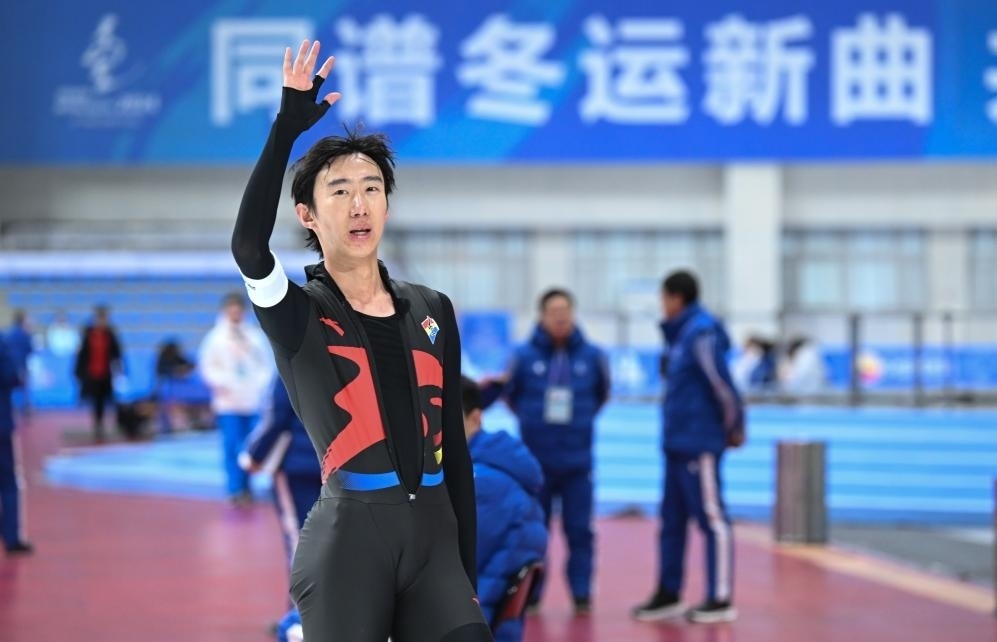 遼寧隊選手吳宇在第十四屆全國冬季運動會速度滑冰男子10000米A組決賽中奪冠，并打破由他本人保持的全國紀(jì)錄（2024年1月14日攝）。新華社記者 連振 攝