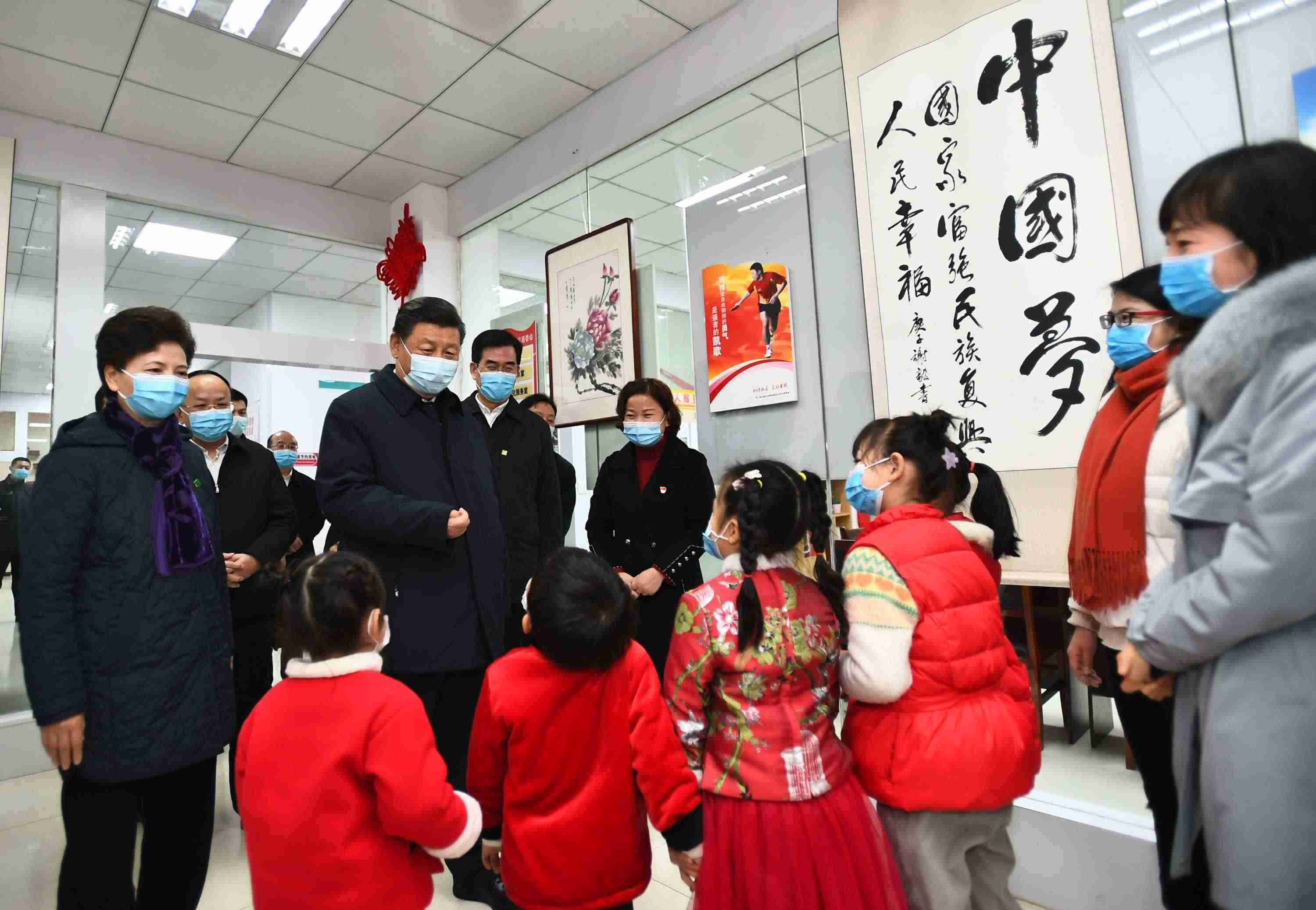 △ 2021年2月4日下午，習(xí)近平在貴陽市觀山湖區(qū)金陽街道金元社區(qū)，看望慰問社區(qū)居民。
