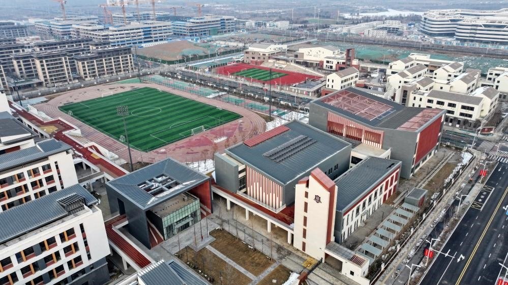 北京四中雄安校區(qū)和雄安史家胡同小學(xué)（2月6日攝，無人機(jī)照片）。新華社記者 牟宇 攝