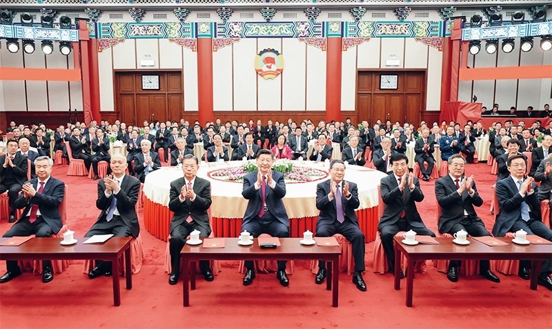 2023年12月29日，全國政協(xié)在北京舉行新年茶話會。黨和國家領(lǐng)導人習近平、李強、趙樂際、王滬寧、蔡奇、丁薛祥、李希、韓正出席茶話會并觀看演出。 新華社記者 鞠鵬/攝