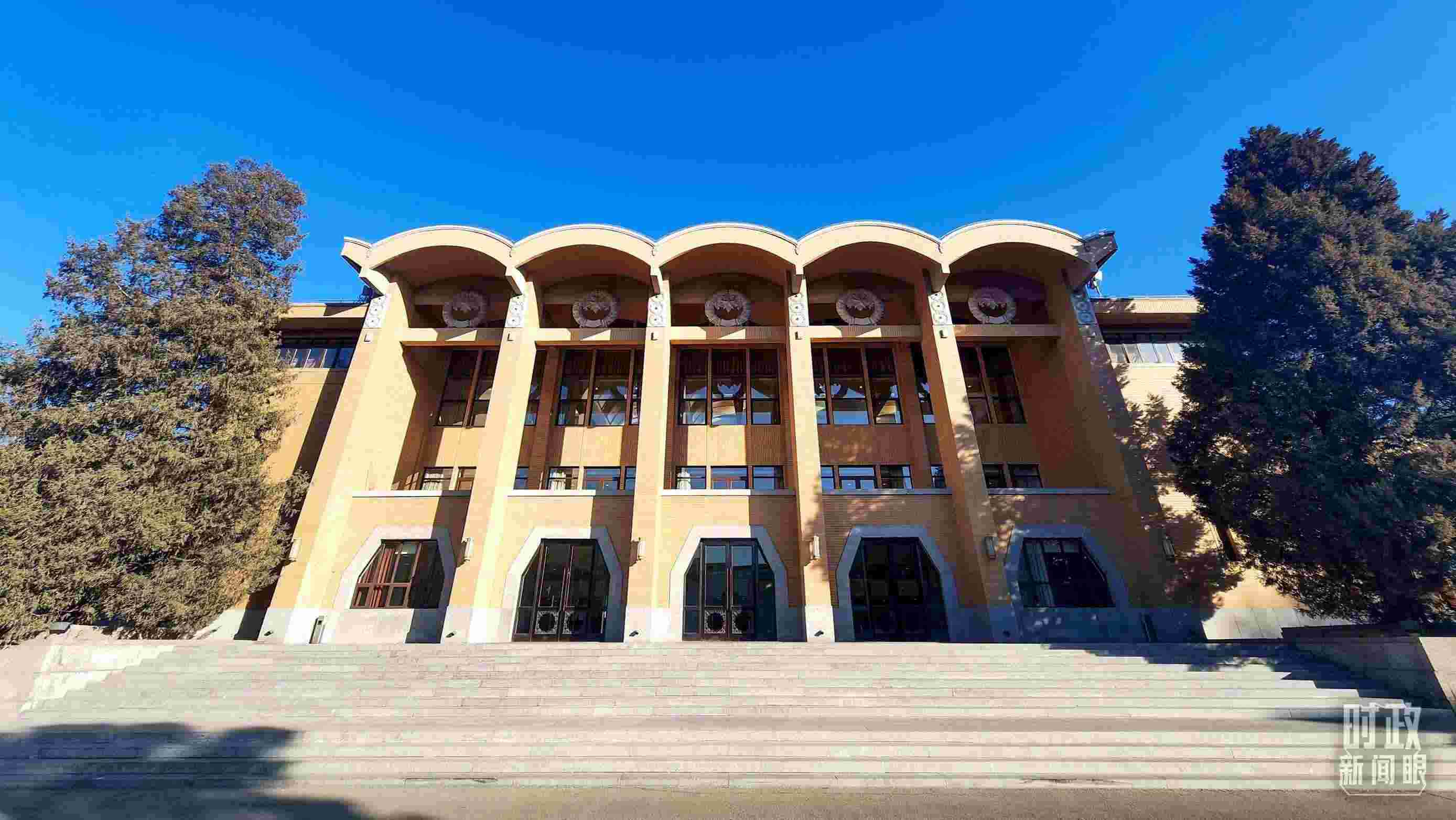 △2024年春季學(xué)期中央黨校（國(guó)家行政學(xué)院）中青年干部培訓(xùn)班3月1日上午在中央黨校開班。（總臺(tái)央視記者劉琦拍攝）