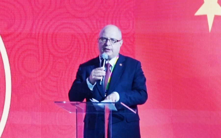 俄羅斯國(guó)家杜馬資產(chǎn)、土地和財(cái)產(chǎn)關(guān)系委員會(huì)主席兼俄中議員友好小組主席加夫里洛夫致辭。主辦方供圖 