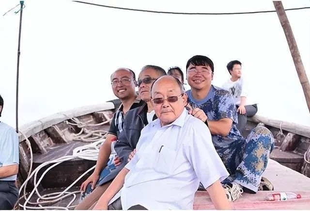 楊士莪院士參加海試。哈爾濱工程大學(xué)供圖