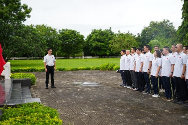 醫(yī)療隊(duì)隊(duì)長(zhǎng)致詞。中國(guó)援桑醫(yī)療隊(duì)供圖