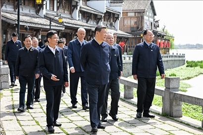 △2024年3月18日至21日，習近平總書記在湖南考察。這是19日上午，總書記在常德河街考察。