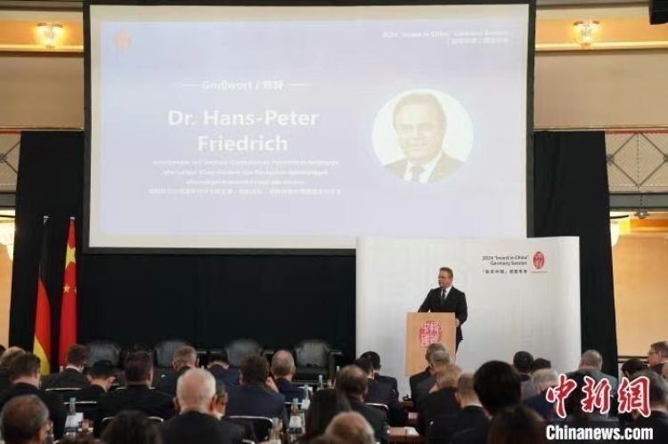 當?shù)貢r間4月5日，由中國商務部主辦的“投資中國”德國專場推介活動在斯圖加特市舉行。中新社記者 馬秀秀 攝