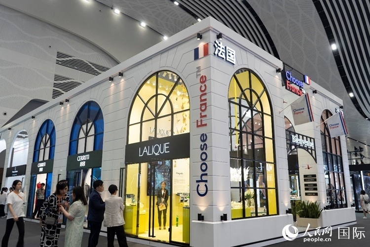 第四屆中國(guó)國(guó)際消費(fèi)品博覽會(huì)法國(guó)國(guó)家館。人民網(wǎng) 常沙攝