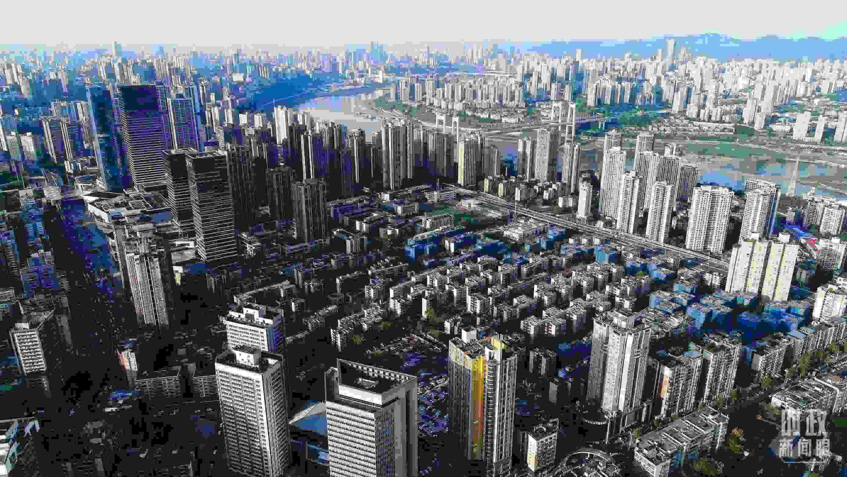 △俯瞰謝家灣街道民主村社區(qū)。（總臺(tái)記者謝鵬拍攝）