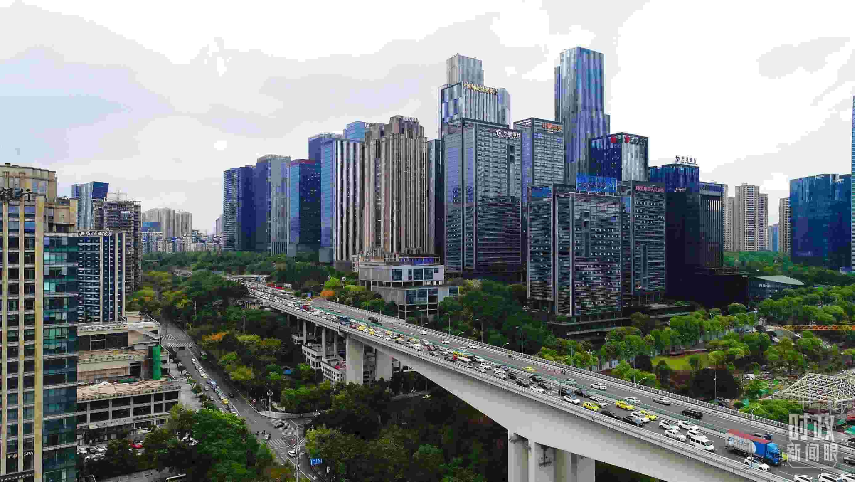 △重慶市數(shù)字化城市運(yùn)行和治理中心。（總臺(tái)記者于濱拍攝）