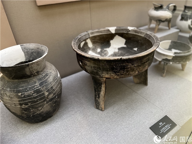 良渚博物院展出的陶器。人民網(wǎng)記者 崔越攝