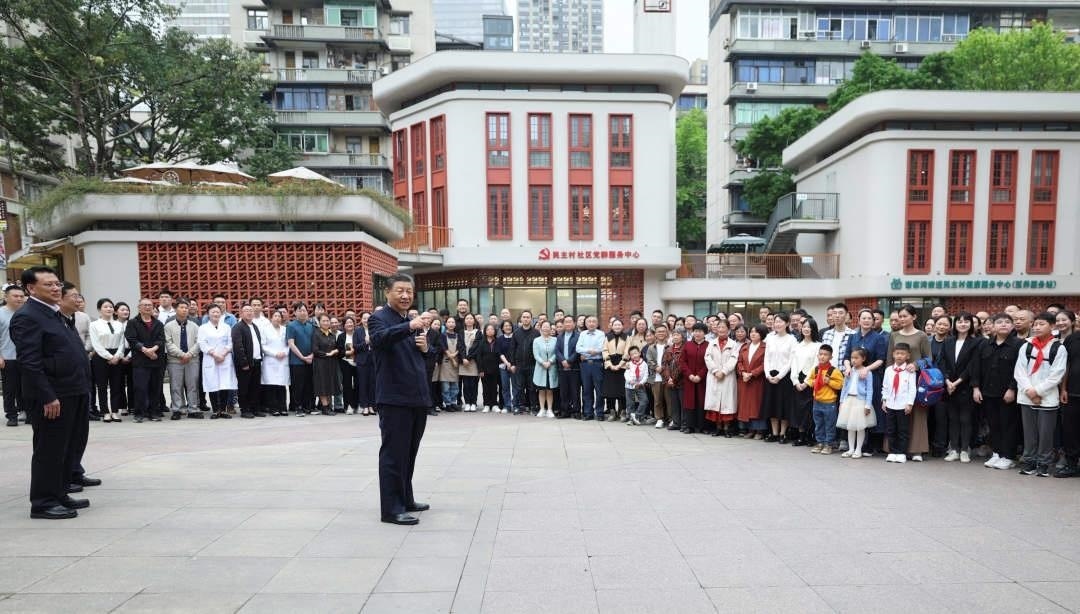△2024年4月22日，習(xí)近平總書記來到重慶九龍坡區(qū)謝家灣街道民主村社區(qū)考察。
