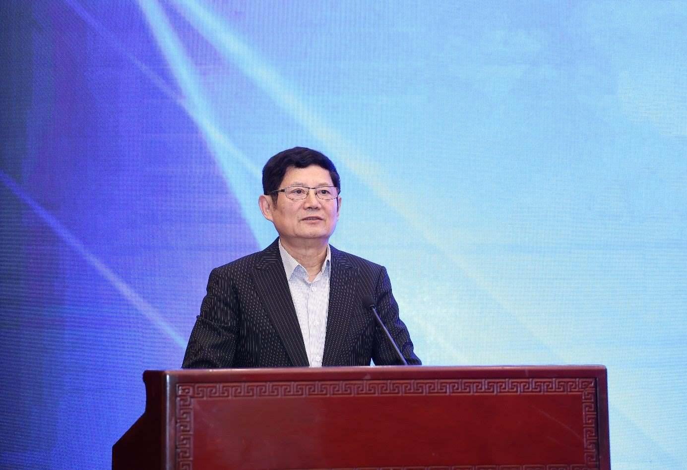 中國經(jīng)濟(jì)傳媒協(xié)會會長趙健代表第八屆理事會表態(tài)。主辦方供圖