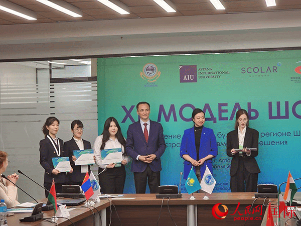 中國代表榮獲“最佳代表”獎。人民網(wǎng)記者 李強攝