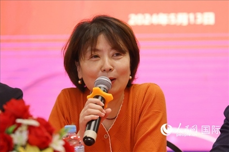 陜西省歸國華僑聯(lián)合會黨組成員、副主席兼秘書長尚小紅在座談會上致辭。人民網(wǎng)記者 陳海琪攝