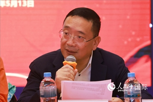 巴西文協(xié)主席上官建峰在座談會上致辭。人民網(wǎng)記者 陳海琪攝