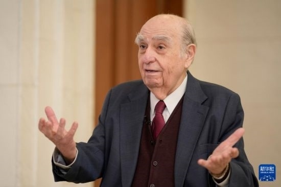  5月17日，烏拉圭前總統(tǒng)胡利奧·瑪麗亞·桑吉內(nèi)蒂在蒙得維的亞接受新華社記者專訪。新華社發(fā)（尼古拉斯·塞拉亞攝）