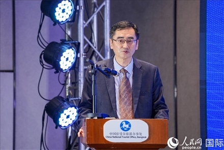 曼谷中國(guó)文化中心兼中國(guó)駐曼谷旅游辦事處主任闕小華發(fā)表演講。（普拉維攝）