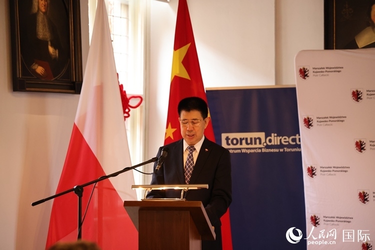 :孫霖江大使在開幕式現(xiàn)場致辭。人民網(wǎng)記者 禹麗敏攝