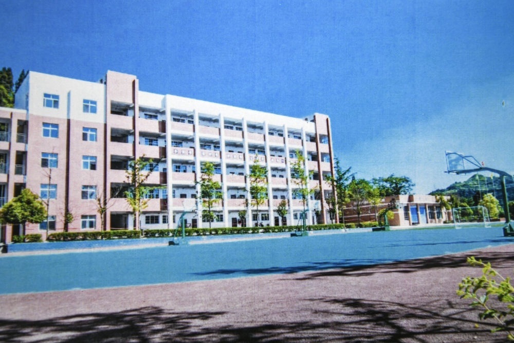 建成之初的之江小學(xué)教學(xué)樓（資料照片翻拍）。