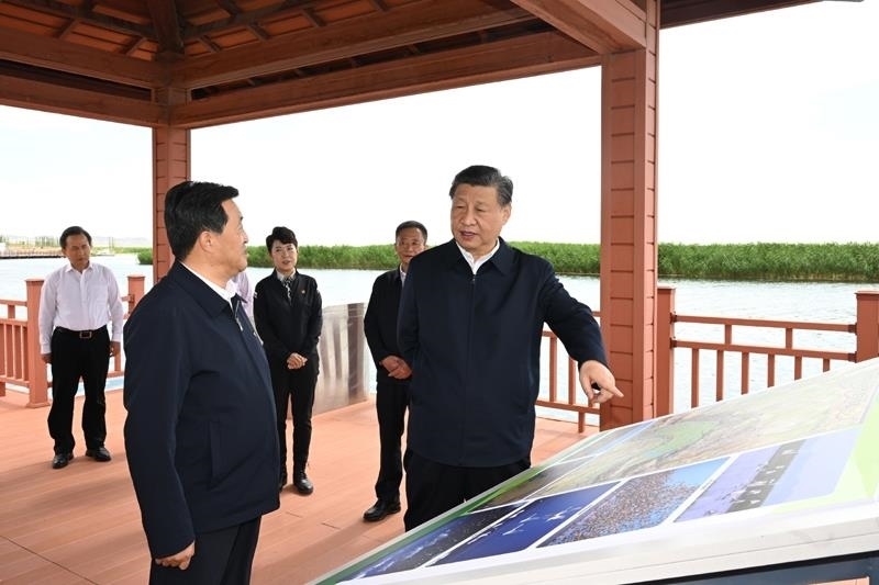 △2023年6月5日，習(xí)近平總書(shū)記在烏梁素海考察。