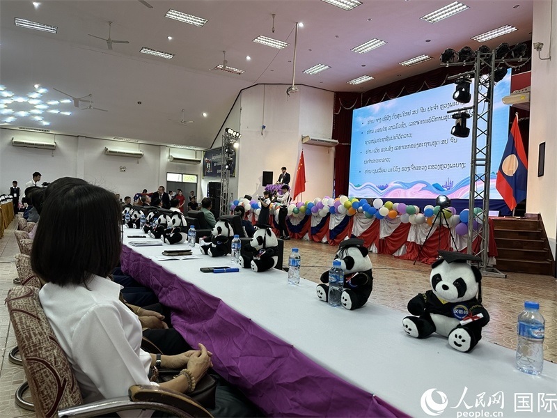 圖片：中老嘉賓在第二十三屆漢語橋世界大學(xué)生中文比賽老撾賽區(qū)決賽上致辭。孫廣勇攝
