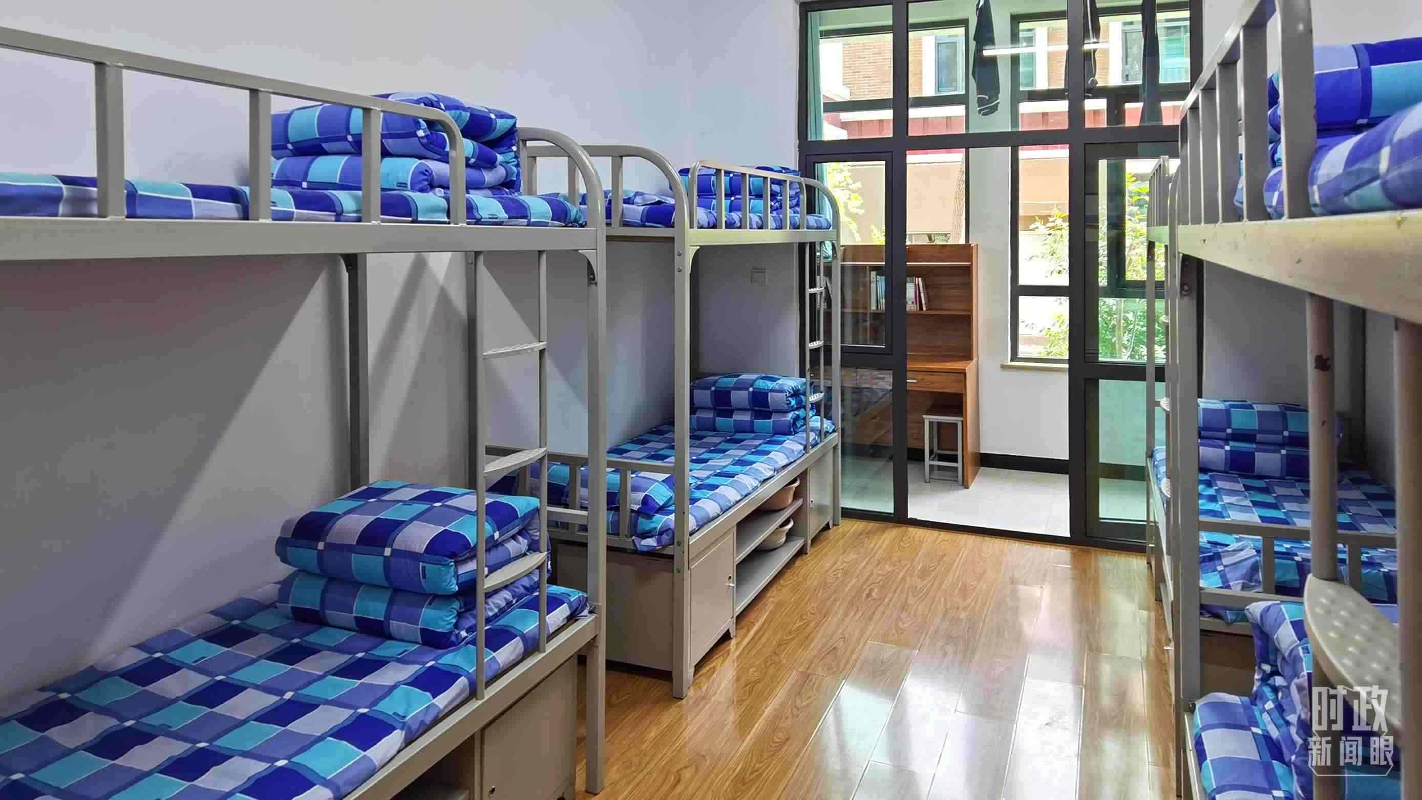 △果洛西寧民族中學(xué)宿舍樓。（總臺央視記者郭鴻拍攝）