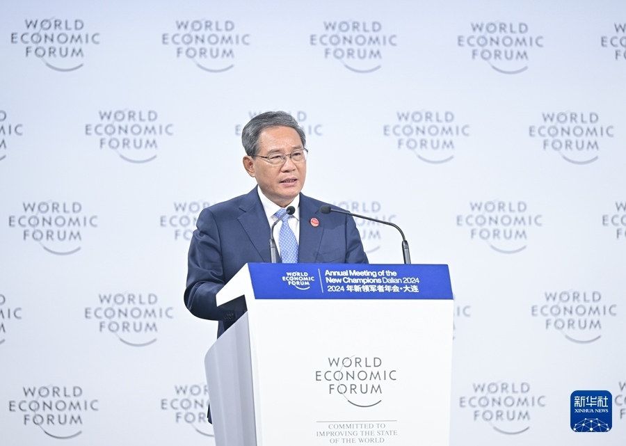 6月25日，國務(wù)院總理李強(qiáng)在大連出席2024年夏季達(dá)沃斯論壇開幕式并致辭。新華社記者 李響 攝