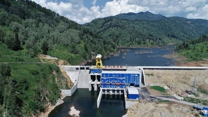 這是2021年7月28日拍攝的哈薩克斯坦圖爾古孫水電站（無(wú)人機(jī)照片）。新華社發(fā)（奧斯帕諾夫攝）