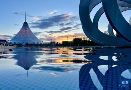 這是7月1日在哈薩克斯坦首都阿斯塔納拍攝的“可汗之帳”購物中心。新華社記者 岳月偉 攝