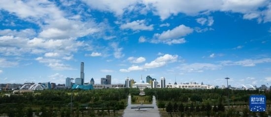 這是7月1日拍攝的哈薩克斯坦首都阿斯塔納的天際線。新華社記者 王建華 攝