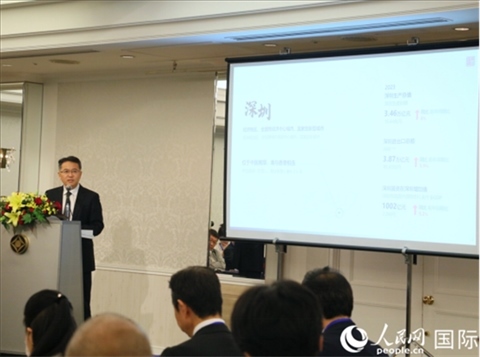深圳市人民政府國有資產(chǎn)監(jiān)督管理委員會黨委副書記、副主任徐國東進行深圳市推介。人民網(wǎng) 許可攝