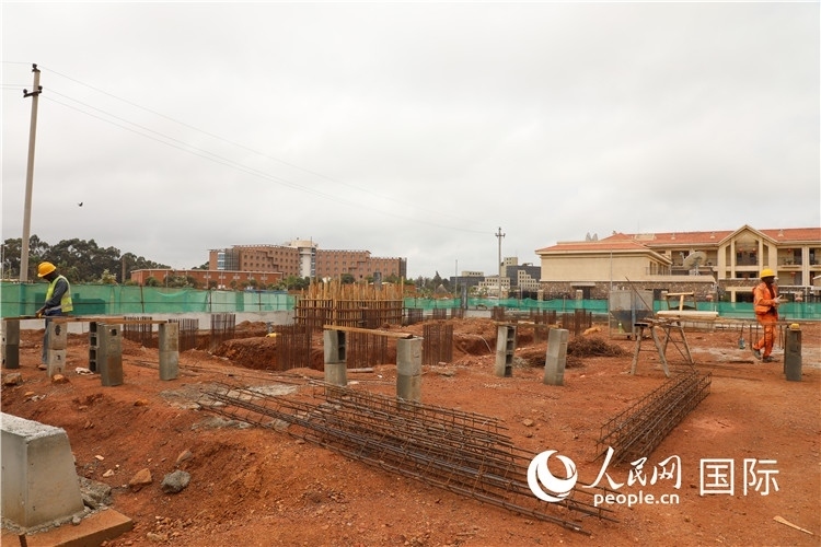 圖為孔子學(xué)院項目施工現(xiàn)場。人民網(wǎng)記者 沈小曉攝。