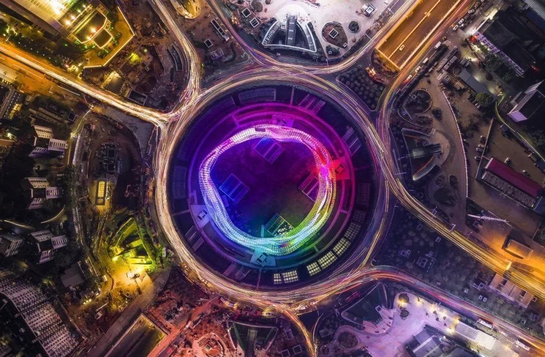 △武漢光谷正發(fā)展成為全國最大的光電子信息產業(yè)集群。