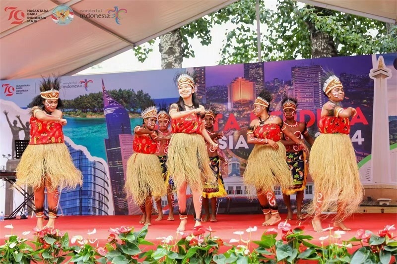 印尼在華留學(xué)生表演民族特色舞蹈。