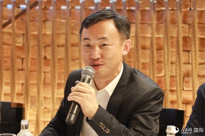 中國(guó)駐里約熱內(nèi)盧代總領(lǐng)事王海濤在座談會(huì)上致辭。人民網(wǎng)記者 陳海琪攝