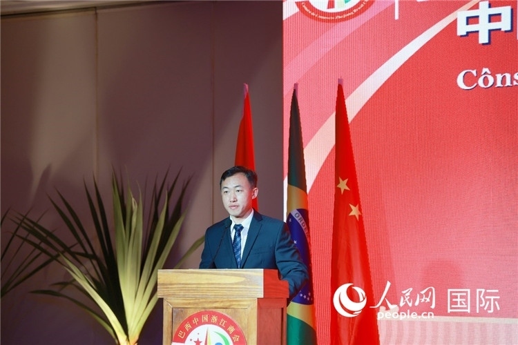 中國駐里約熱內(nèi)盧代總領(lǐng)事王海濤在典禮中致辭。人民網(wǎng)記者 陳海琪攝