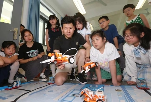 暑托班智能小車課。