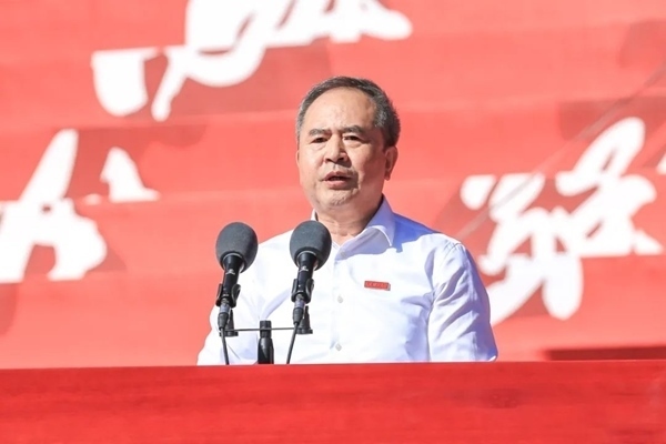 中國(guó)科學(xué)院院士、大連理工大學(xué)校長(zhǎng)賈振元在2024級(jí)新生開學(xué)典禮上致辭。校方供圖