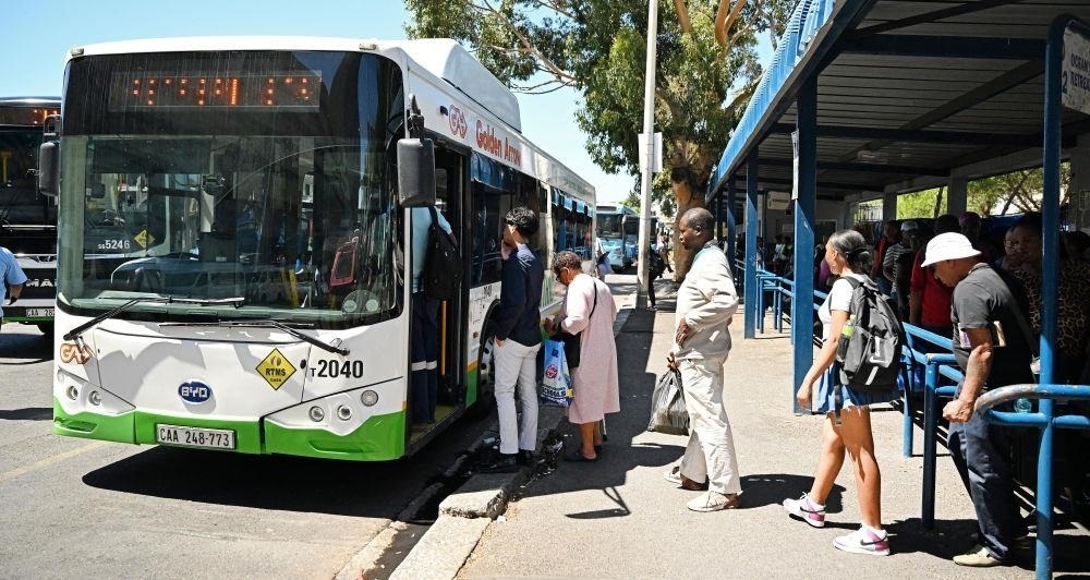 △南非開普敦街頭的中國(guó)品牌電動(dòng)公交車