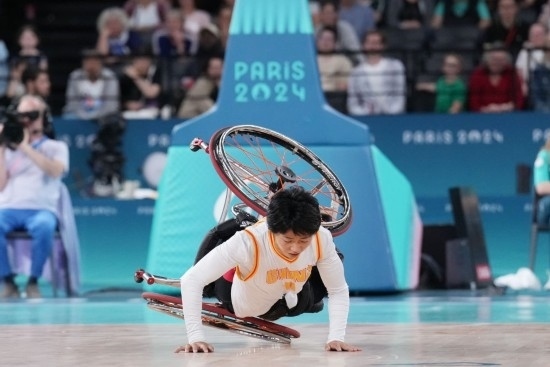 巴黎殘奧會｜“撞車、摔倒，我們都習慣了”