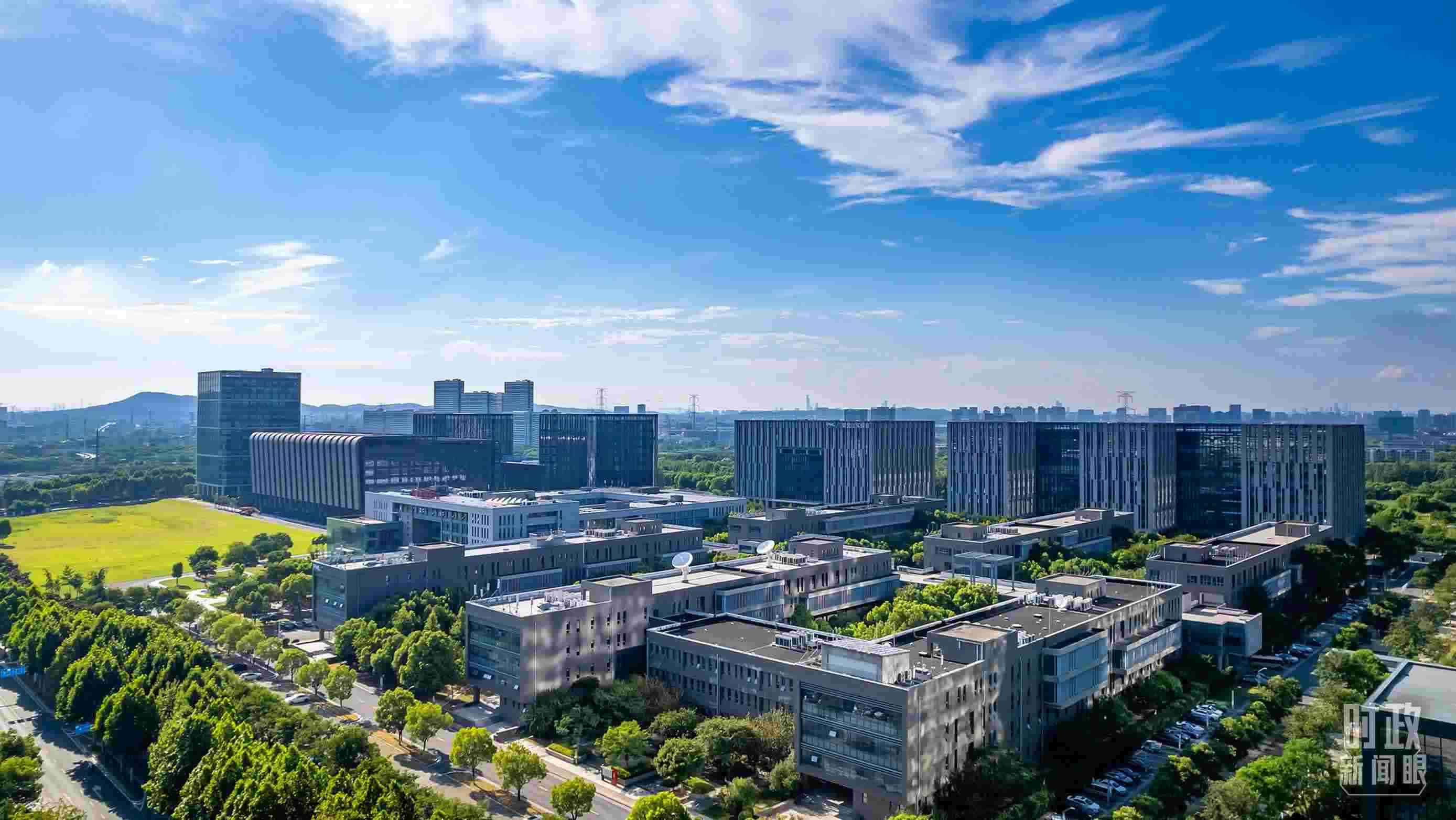  △2023年7月，習(xí)近平調(diào)研南京紫金山實(shí)驗(yàn)室，強(qiáng)調(diào)要為實(shí)現(xiàn)高水平科技自立自強(qiáng)立下功勛。（圖/視覺(jué)中國(guó)）