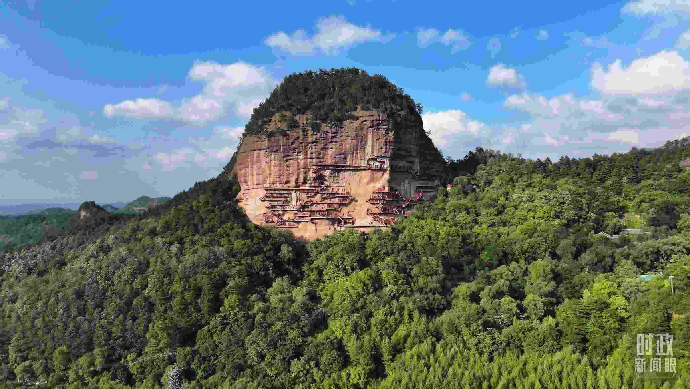△麥積山因山形酷似麥垛而得名。