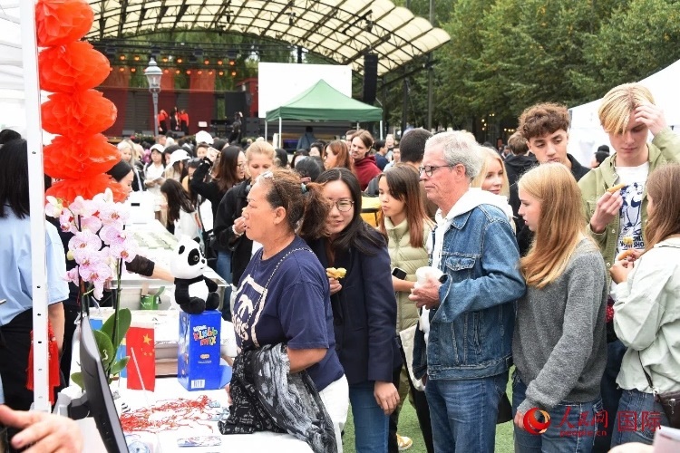 斯德哥爾摩中秋游園會。人民網(wǎng)記者 殷淼