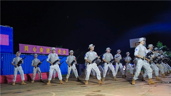 刺殺操展示氣勢沖天。孫千攝