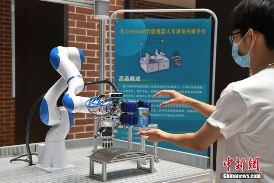  資料圖：高校為學(xué)生打造先進(jìn)科研平臺(tái)。中新社記者 陳楚紅 攝