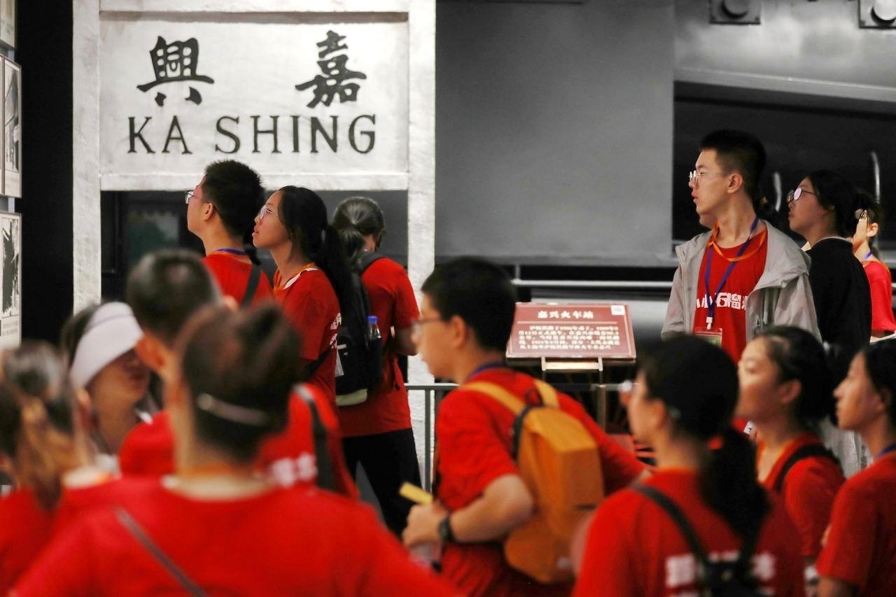 青少年參觀嘉興市南湖革命紀念館。拍友 金鵬 攝