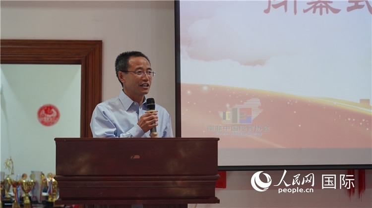 中國(guó)駐約翰內(nèi)斯堡代總領(lǐng)事周育江在閉幕式上致辭。 人民網(wǎng) 張茜攝