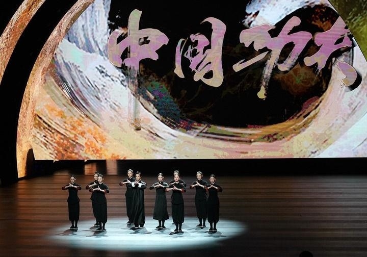 2024年9月19日，演職人員在北京文化論壇專場文藝演出中表演舞劇《詠春》。