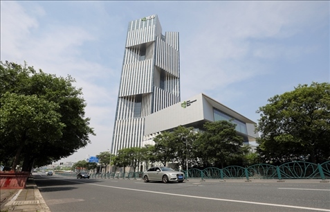這是位于上海浦東新區(qū)世博園區(qū)的新開發(fā)銀行總部大樓（2022年6月17日攝）。新華社記者 方喆 攝
